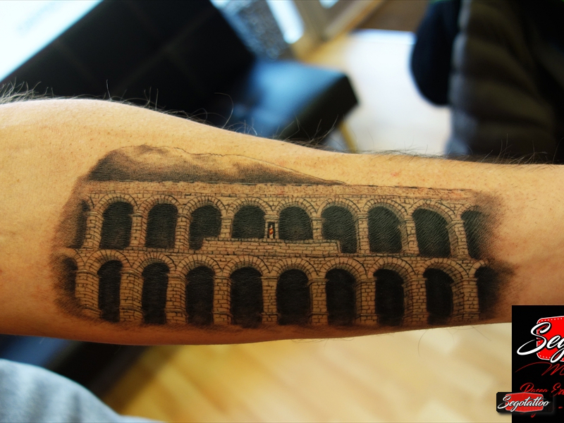 Acueducto Romano con la Mujer Muerta de la Sierra de Guadarrama