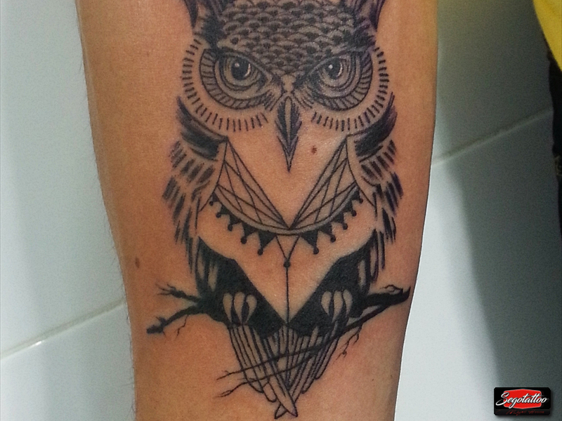 buho_antebrazo_geometrico