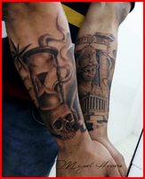 Atenea grecia calavera reloj de arena.jpg